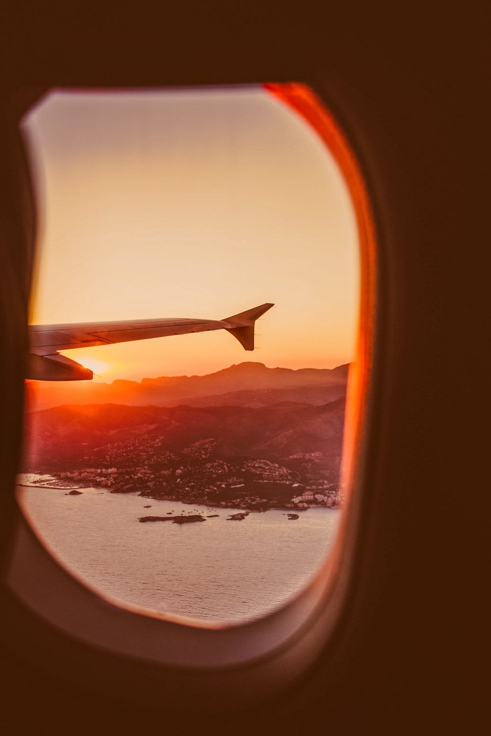 How To Survive Long Flights In Economy Clever Hacks From A Travel Pro